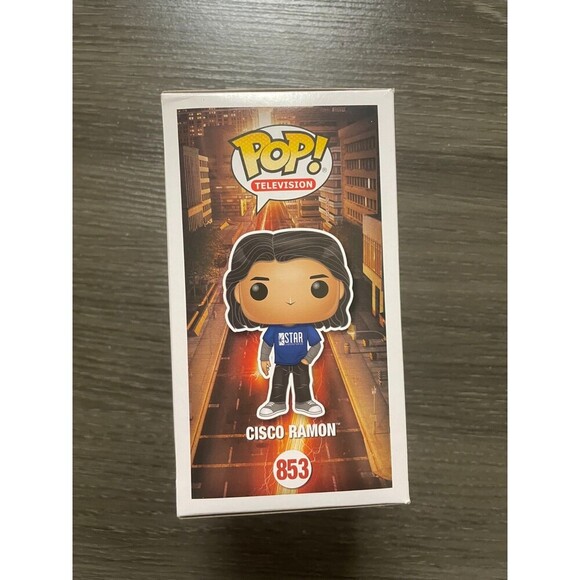 Funko Pop! Cisco Ramon - 2019 Summer Convention #853 - Picture 4 of 6